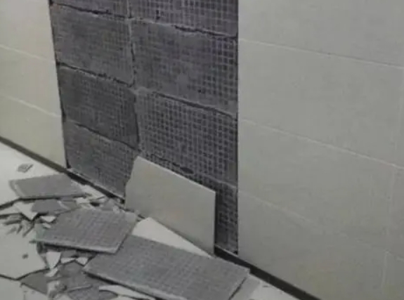 临朐瓷砖空鼓维修公司分享下临朐墙砖松动维修的知识